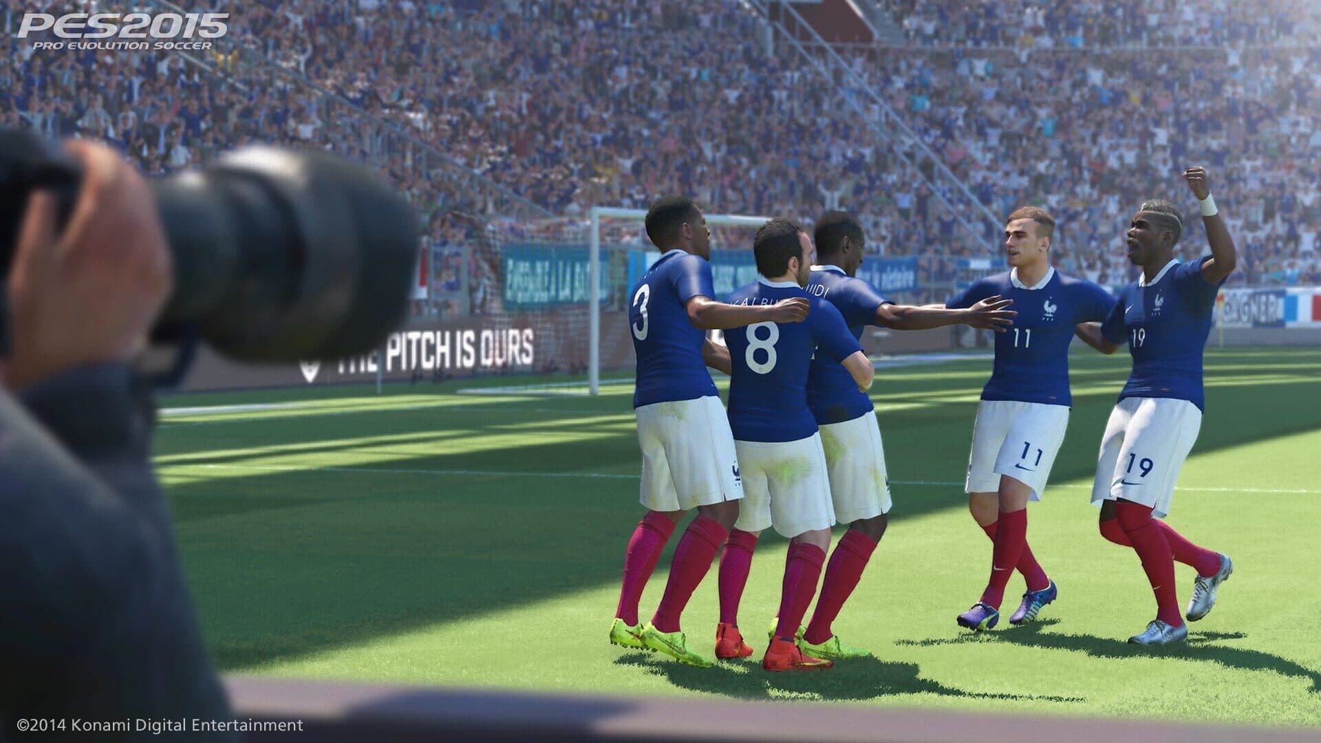 Pro Evolution Soccer 2015 screenshot 0